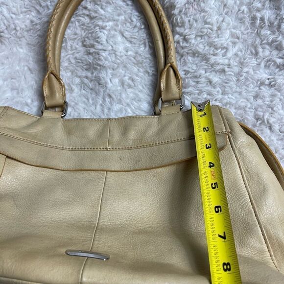 B Makowsky soft leather Beige large shoulder bag with Silver tone Hardwares. - Picture 6 of 13